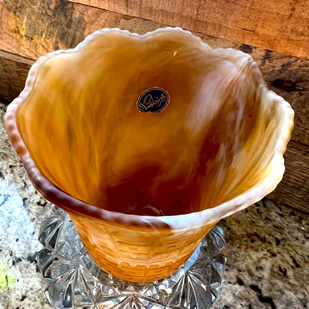 Vintage Imperial Caramel slag glass diamond pattern vase - Picture 3 of 5